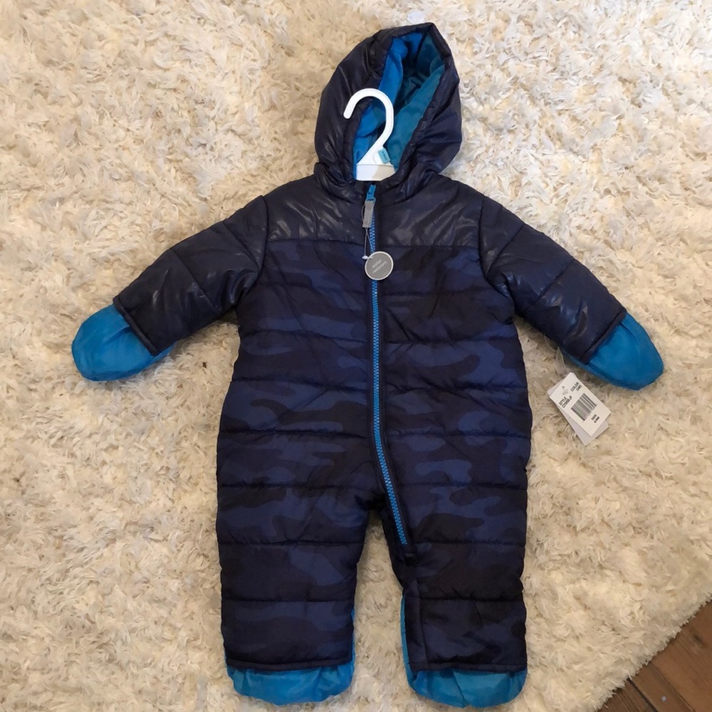 Carters snow suit 6/9 NWT.